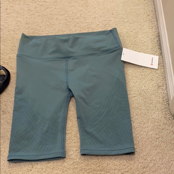 Lululemon reveal HR short Digi rain